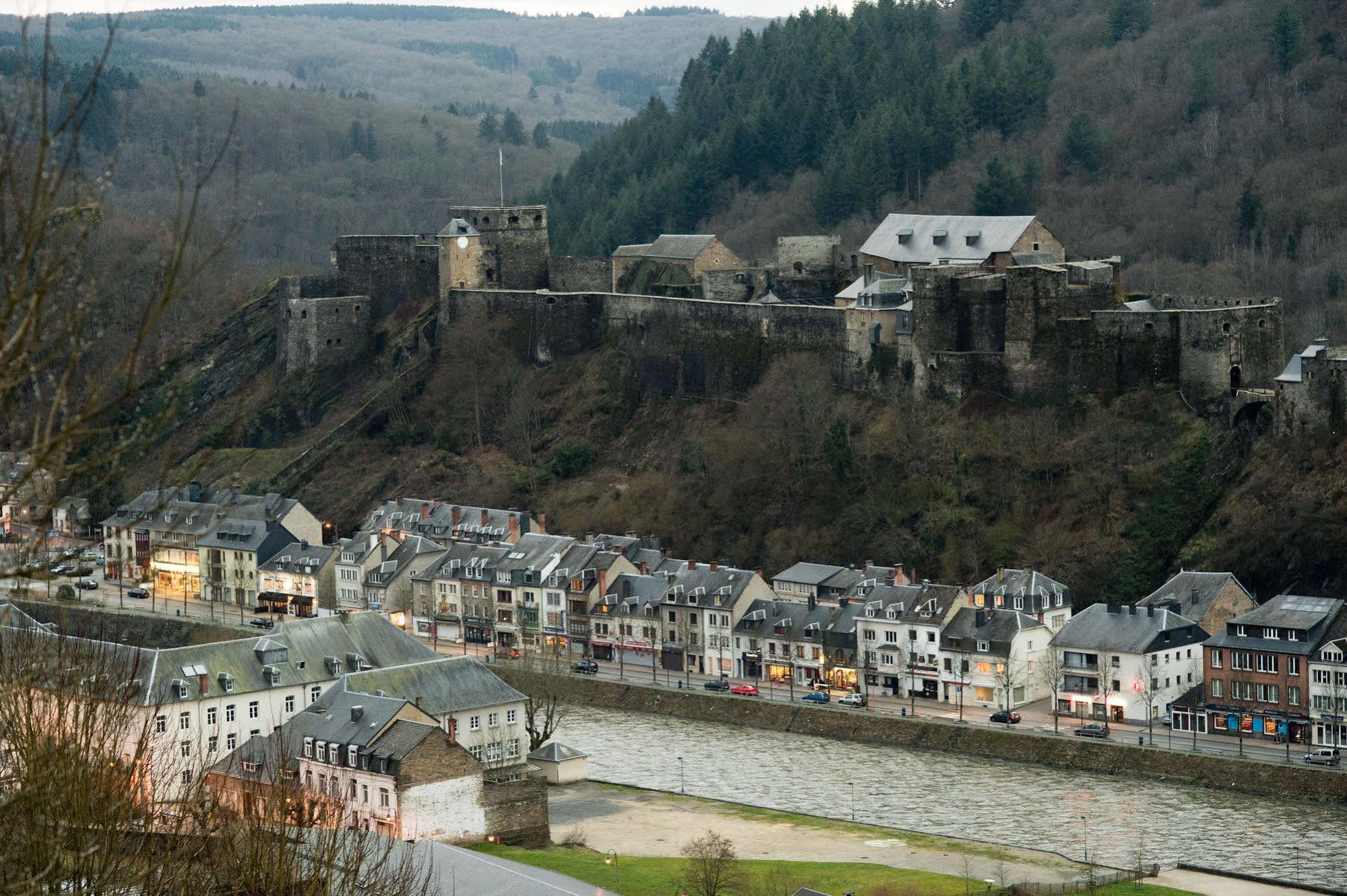 Auberge De Jeunesse De Bouillon Exteriör bild